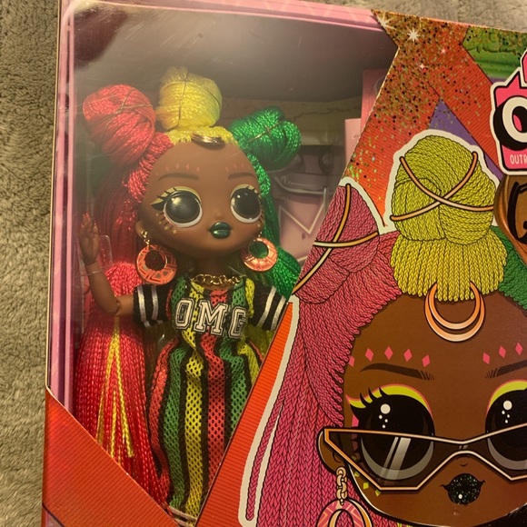 L.O.L. Surprise O.M.G. Queens Sways Fashion Doll with 20 Surprises New - Picture 2 of 4
